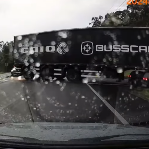 Carreta do Grupo Caio quase causa acidente fatal